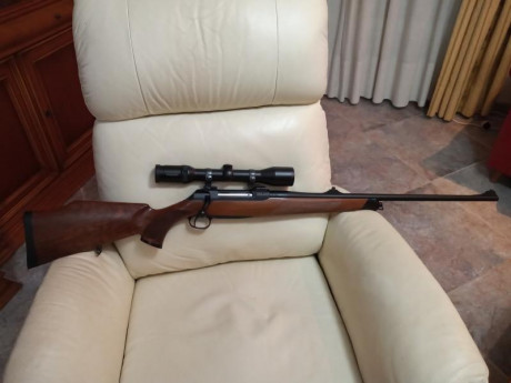 Vendo rifle Sauer 202 en calibre 8x68s ,monturas Appel y visor Swarovski 1.5-6x42,tiene maderas de grado 11
