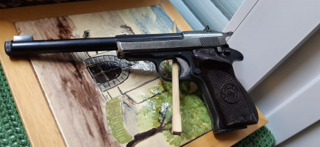 Conjunto formado por:

- Pistola llama modelo VIII. cal. 38 super auto.
- Pistola Star Olimpic f cal. 02