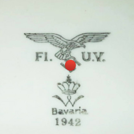 Hola! Estoy interesado en información sobre el marcaje "Fl.U.V." siglas de "Flieger Unterkunft 00