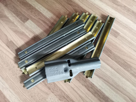 Vendo Peines (10unids) + cuchara para cargadores de AR15.

25€ puesto en casa por mensajeria 02