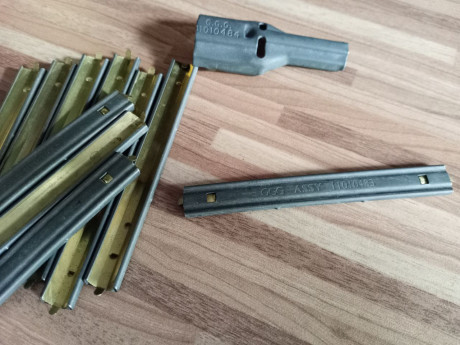 Vendo Peines (10unids) + cuchara para cargadores de AR15.

25€ puesto en casa por mensajeria 00