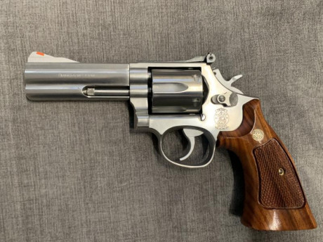 Compro Walther GSP 22 modelo Expert, cacha M. 
Pago máximo 900€ Dependiendo del estado  mas envío. Con 01
