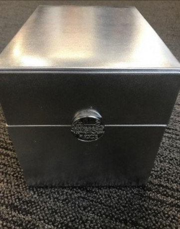 Solo para coleccionistas de lo muy exclusivo:

Vendo cáliz de cristal de Baccarat de edición limitada, 10