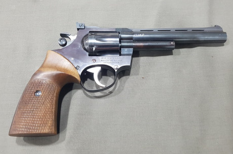 Vendo REVOLVER KORTH cal 22lr de 6 pulgadas en perfecto estado para financiar otro caprichillo, lo vendo 01