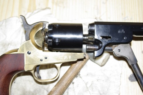 Estoy teniendo problemas para soltar la chaveta que sujeta el cañón de mi  Colt .

El amigo  madbullet 100