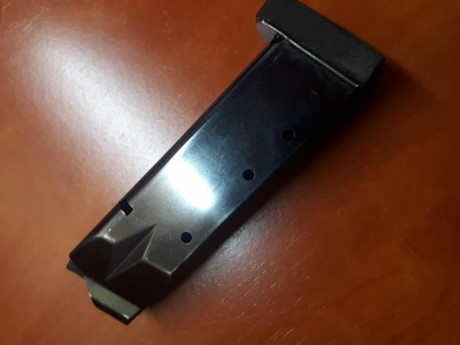 En venta un único cargador  Llama del 45
Precio a convenir más gastos de envío
Adquirido en un lote 00