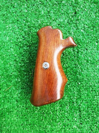  Pongo a la venta estas cachas hechas en madera clara de fabricación casera hechas para mi revolver seguro 01