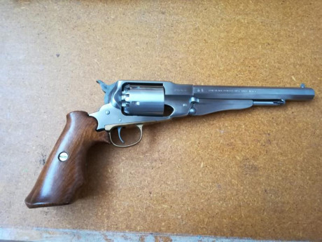  Pongo a la venta estas cachas hechas en madera clara de fabricación casera hechas para mi revolver seguro 10