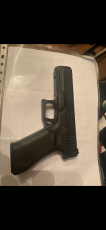 Vendo Glock 17 5generacion muy poco uso 500e +envío 656794902 00