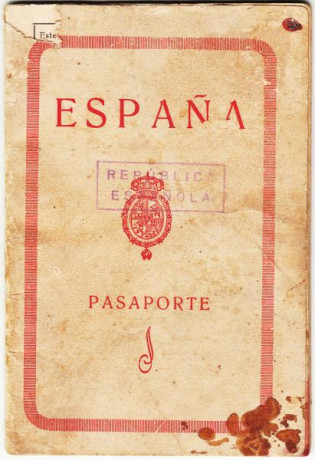  EN RECUERDO Y HOMENAJE A LOS QUE YA NO ESTÁN. 

Si pones en  GOOGLE   PASAPORTES EN LA MEMORIA  da igual 160