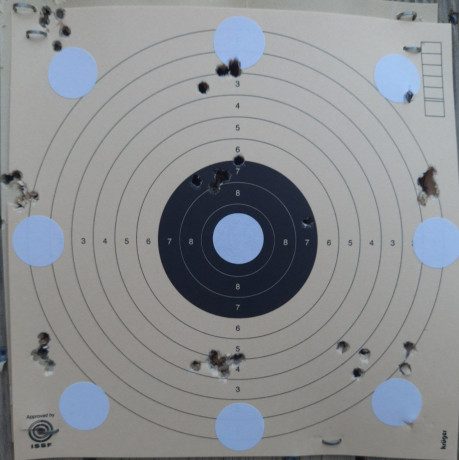 Bueno, para animar el foro un poco, propongo colgar fotos de dianas y arma usada para ello, pudiendo ser 60