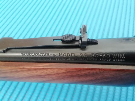 Se cambia palanquero modelo 94 de calibre 30-30, fabricado en 1980 por Winchester en New Haven, Connecticut, 02