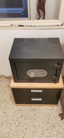 Se vende armero por retiro del tiro tiene sus 2 llaves y papeles en regla precio 300
es del año 2015 se 01