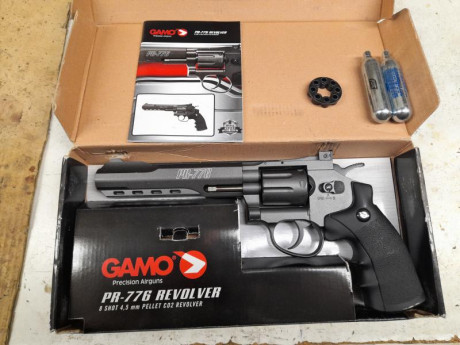 Hola, vendo este revolver Gamo modelo PR-776 calibre 4,5 de co2. Su estado es excelente, tanto de estética 02