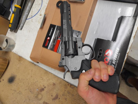 Hola, vendo este revolver Gamo modelo PR-776 calibre 4,5 de co2. Su estado es excelente, tanto de estética 11