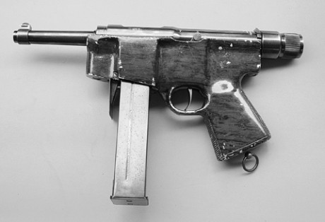 Abro este hilo inspirado en el propio de Guardia-legi, en el que pretendo colgar "rarezas", 170