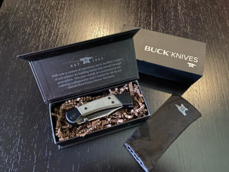 Vuelve a la venta  està Buck  Ranger Sport con cachas en micarta canvas y acero S30V. Sin ningún uso y 02