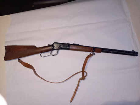 Buenos días
Un buen amigo vende su Winchester 1892 en calibre 44-40.
Se trata de un modelo original fabricado 02