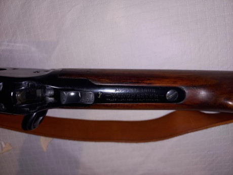 Buenos días
Un buen amigo vende su Winchester 1892 en calibre 44-40.
Se trata de un modelo original fabricado 00
