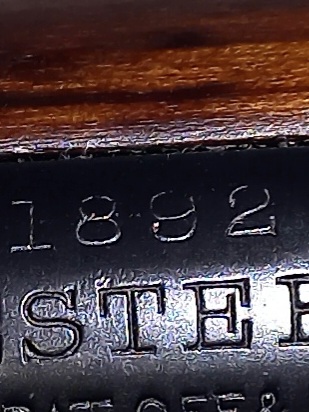 Buenos días
Un buen amigo vende su Winchester 1892 en calibre 44-40.
Se trata de un modelo original fabricado 12