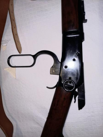 Buenos días
Un buen amigo vende su Winchester 1892 en calibre 44-40.
Se trata de un modelo original fabricado 10