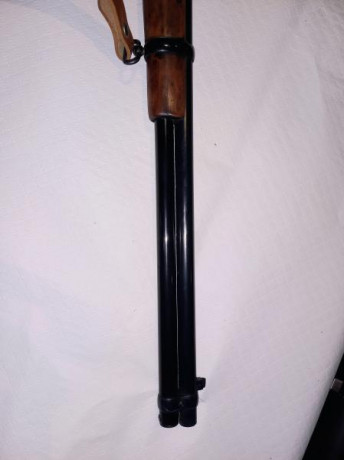 Buenos días
Un buen amigo vende su Winchester 1892 en calibre 44-40.
Se trata de un modelo original fabricado 22