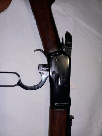 Buenos días
Un buen amigo vende su Winchester 1892 en calibre 44-40.
Se trata de un modelo original fabricado 21