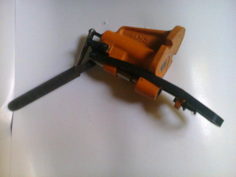SE VENDE MAQUINA ENGRASADORA LYMAN, USADA EN BUEN ESTADO, a falta del asa y la llave del vástago que empuja 01