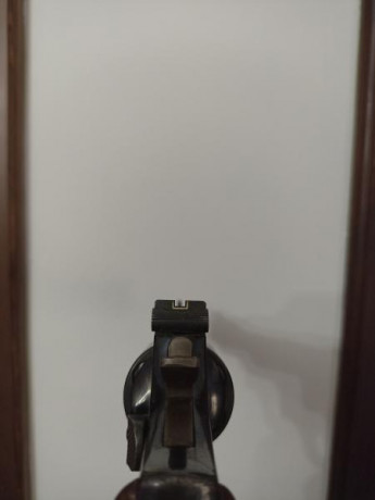 Se vende revólver Smith and Wesson modelo 19, calibre 357 Magnum con poquísimos disparos, es un 4 pulgadas 00