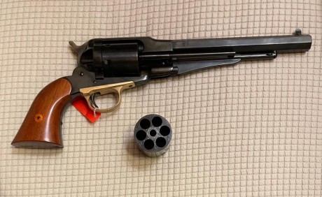 Vendo Uberti 1858 New Impreoved conversion 45Colt 8” incluido tambor de avantcarga, el arma tiene menos 01