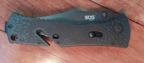 Vendo esta estupenda navaja, fabricada en EEUU y ya descatalogada.
Acero AUS8, dureza de la hoja HRC 57-58, 02