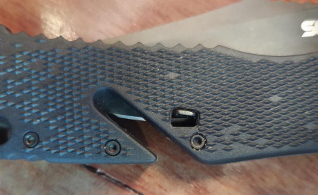 Vendo esta estupenda navaja, fabricada en EEUU y ya descatalogada.
Acero AUS8, dureza de la hoja HRC 57-58, 10