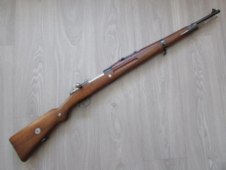  Mosquetón  BRNO calibre 7x57 Maúser 
Fabricado por BRNO bajo contrato, para la República Oriental de 01