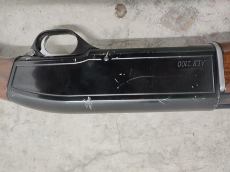 Semiautomática calibre 12, muy poco uso y bien cuidada. Apenas la e usado porque cazo con rifle. Tengo 01