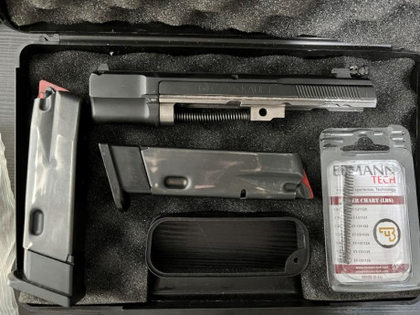 Buenas tardes compañeros , vendo por no usar , este carro conversor del calibre 22 para el arma CZ 75 00