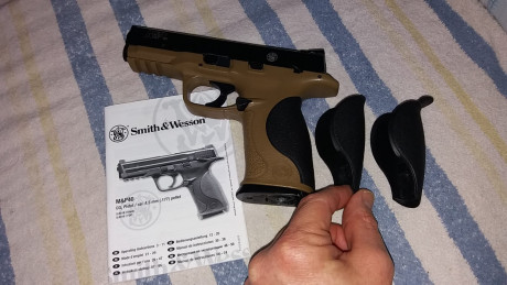 Beretta M92 gen II, color silver, completamente metalica, dispara en modo semi o full auto, con seguro 40