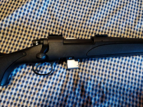Rifle Remington modelo 700
Cargador extraíble
Calibre 7mrm
Cañón de 66ctm
Dos temporadas de caza casi 02