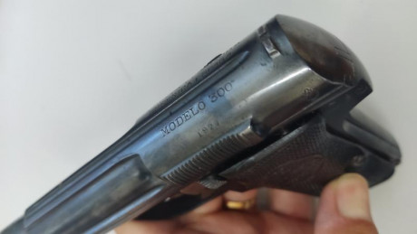 Pistola Astra modelo 300 calibre 380 (9 corto) con 3 cargadores y caja original. Para guiar con licencia 01