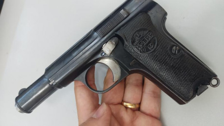 Pistola Astra modelo 300 calibre 380 (9 corto) con 3 cargadores y caja original. Para guiar con licencia 00