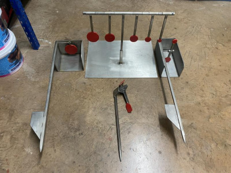 Vendo estas dianas fabricadas en taller, todas de acero inoxidable.
Fabricadas en acero de 6mm los objetivos, 01