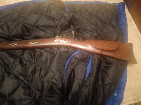Vendo rifle PEDERSOLI TRYON MATCH calibre 45 con diopter y túnel, en muy buen estado con pocos tiros.
Lo 02