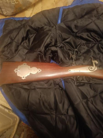 Vendo rifle PEDERSOLI TRYON MATCH calibre 45 con diopter y túnel, en muy buen estado con pocos tiros.
Lo 01