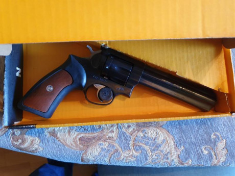 Vendo revólver RUGER GP-100 impecable. Cal 357 mg - 38 sp.
Incluye caja e instrucciones originales, funda 00