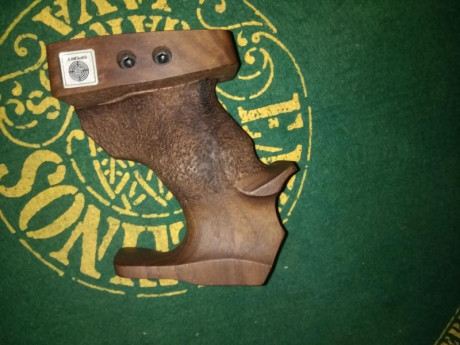 Vendo cacha Steyr de zurdo talla L
La cacha está totalmente nueva puesta solo una vez (no puedo tirar 02