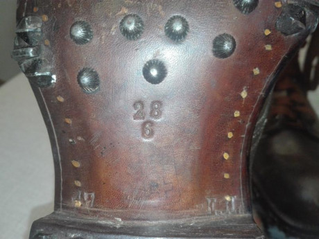 se venden botas ejercito suizo cazadores montaña talla 43, precio 90 euros mas portes 01