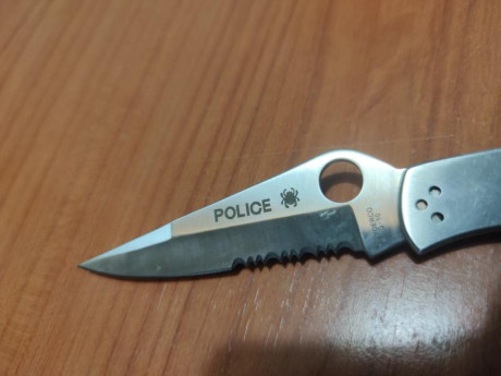 Hola vendo esta spyderco police la compre en un mercadillo aun ahora no llego a confirmar si es original 02