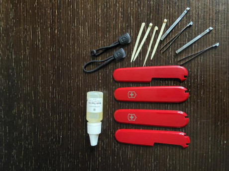 4 + 1 navajas Victorinox
1 Huntsman silvertech
1 Ranger greencamo
1 Tinker Deluxe desertcamo
1 Swisschamp 11