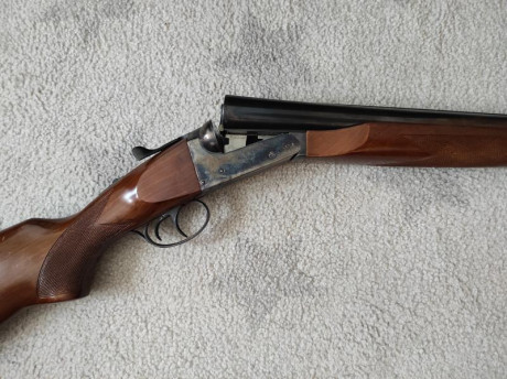 Hola buenos días.
Vendo escopeta calibre 10 magnum yuxtapuesta
Pocos tiros, cañones full los dos, 81 cm 00