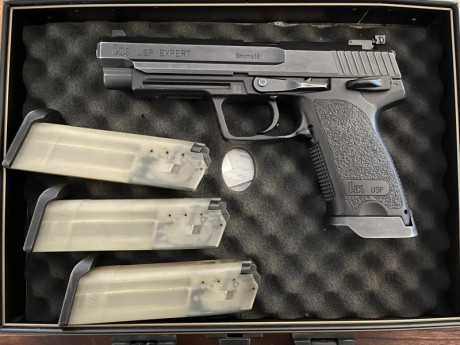 Se vende pistola Hk Expert en calibre 9mm, arma en perfecto estado de funcionamiento, con su maletín, 02