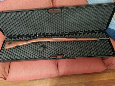 En venta estos dos rifles
Carl Gustafs de 1909 cl 6.5x55sw  650€
Mosin Nagan de 1939 cl 7.5x54   400€
Están 31